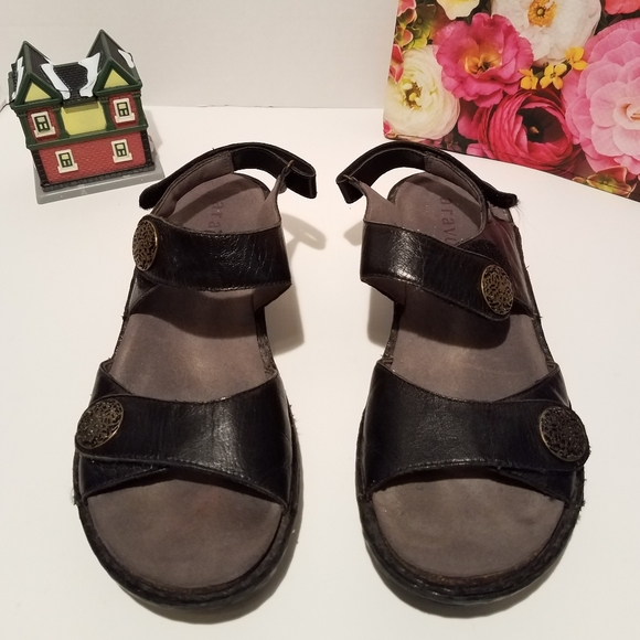 aravon sandals by new balance